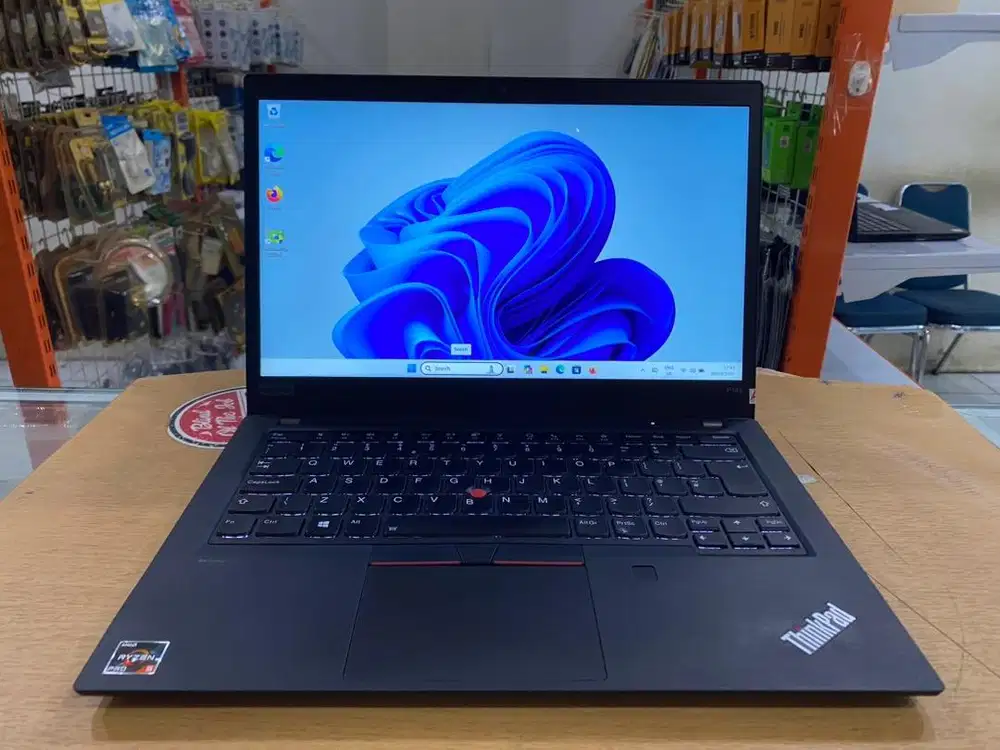Lenovo ThinkPad P14S Amd Ryzen 5 Pro Ram 16GB SSD 256GB VGA 4GB Mulus