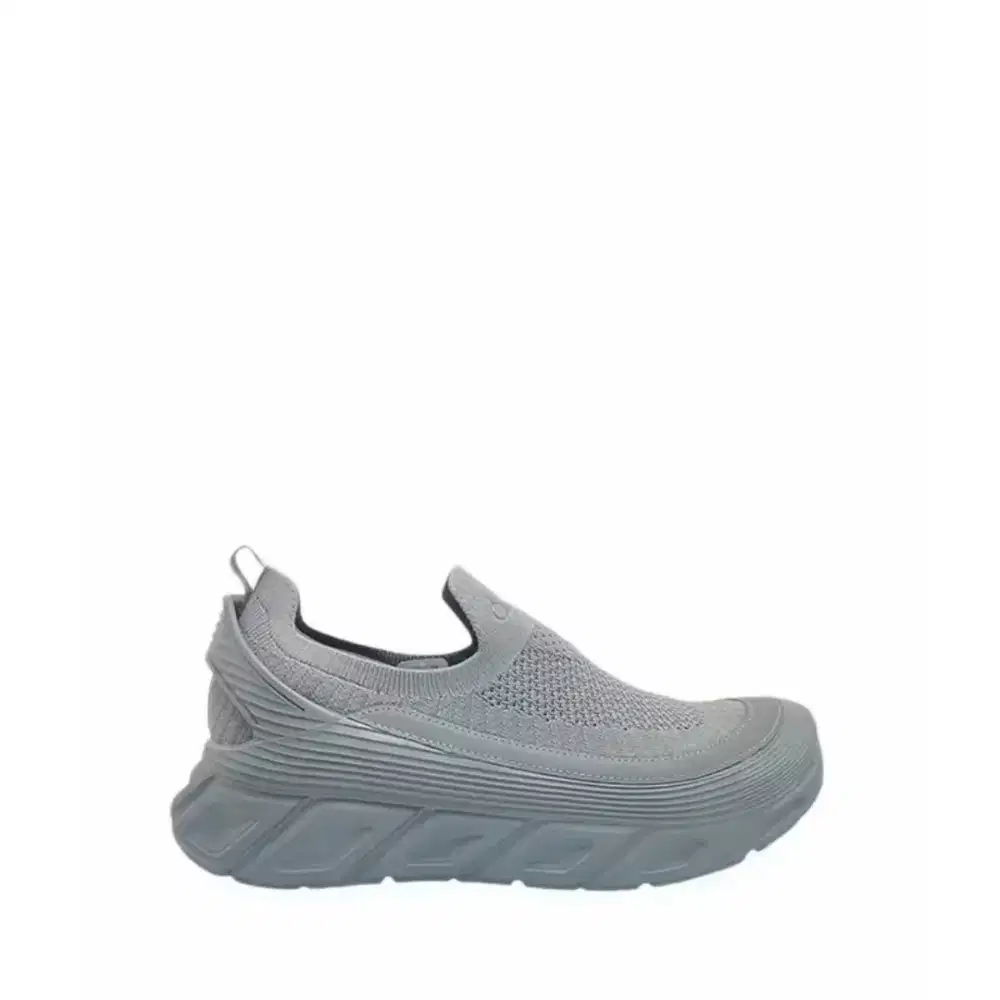 Sepatu Sneakers Diadora Naoki