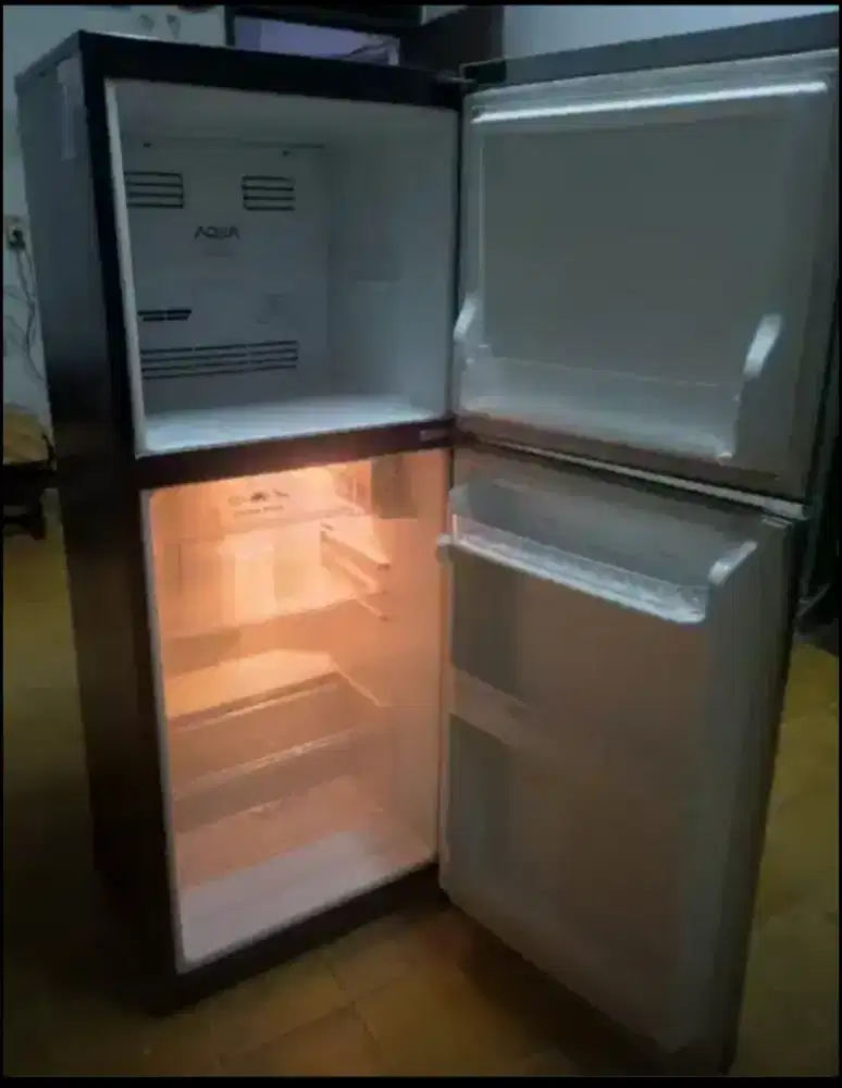 WTS Kulkas AQUA Dua Pintu