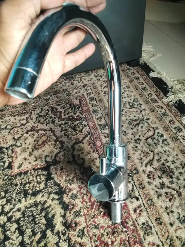 Kran bebek merek toto