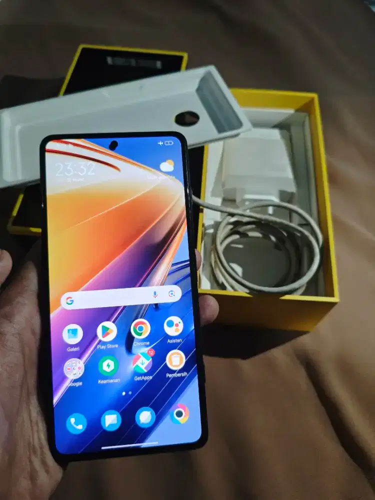 Poco F4 GT 256 (HITAM)