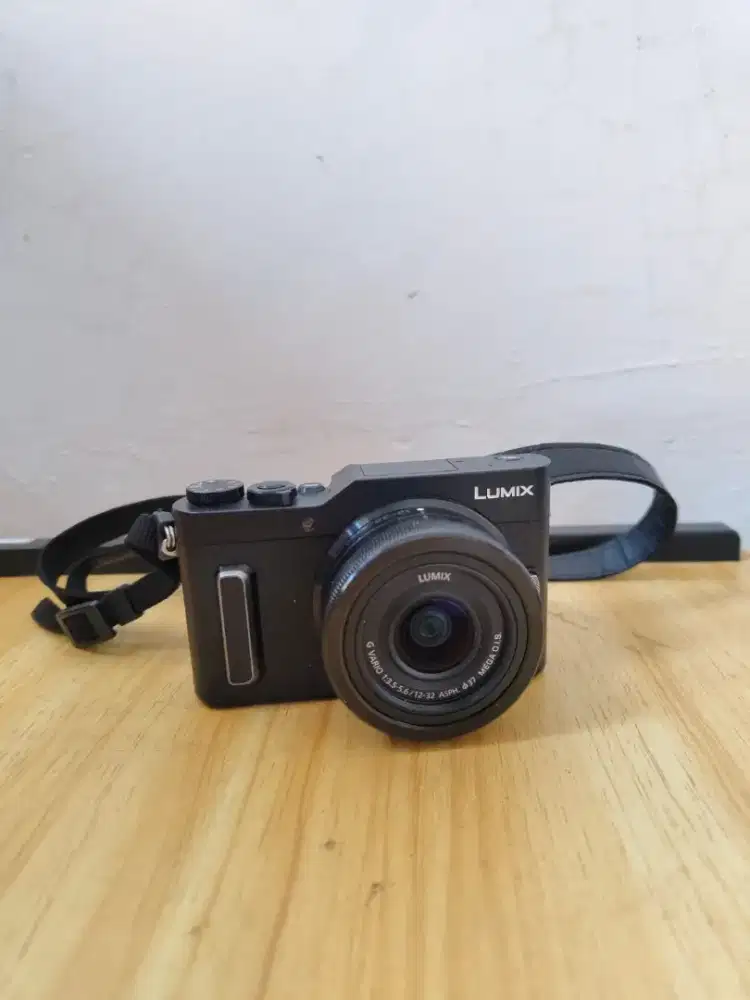 Lumix GF10, all fungsi normal, charger dan baterai (2 pcs) original