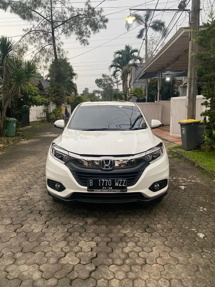 Honda HRV E matic th 2021 putih mutiara tgn 1