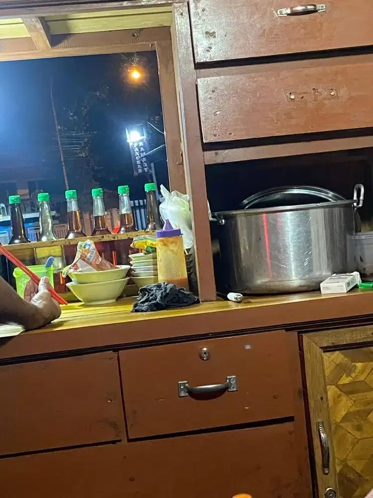 dicari pekerja serabutan beberes dan jualan