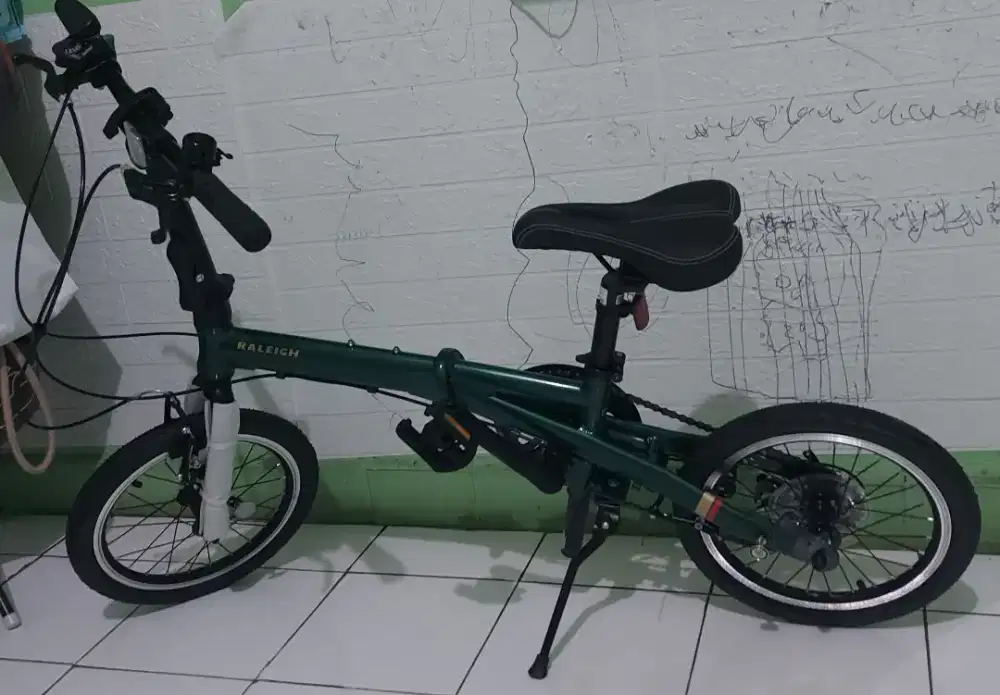 Sepeda lipat Raleigh