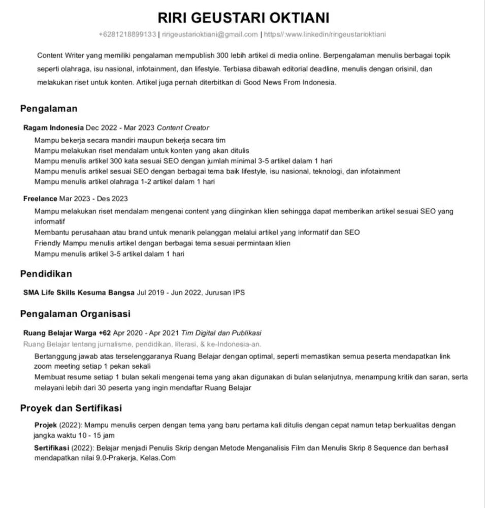 Mencari pekerjaan content writer, kasir, dan admin.