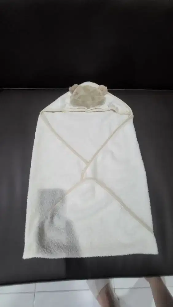 Handuk Bayi dengan topi merk Mothercare