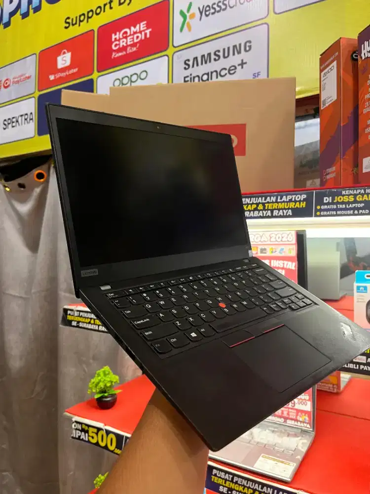 Lenovo X13 Core i7 Siap untuk editing dan multitasking tampilan slim
