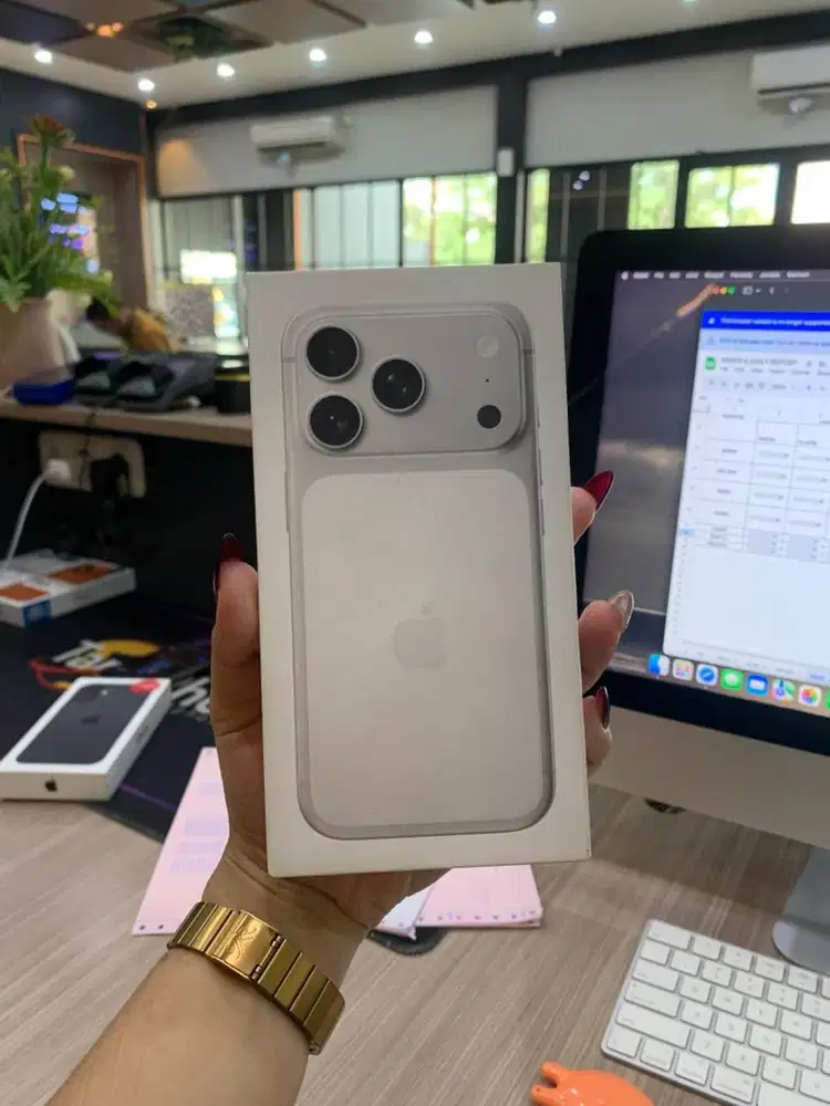 IPHONE 17PROMAX BRAND NEW SILVER