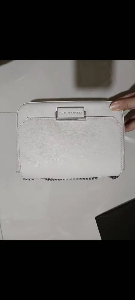 Tas Charles & keith bekas mulus