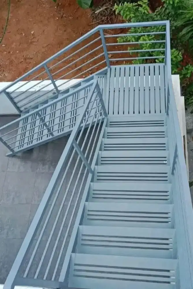 Kanopi,pagar,pintu gerbang,railing tangga,jendela dan pintu alumunium