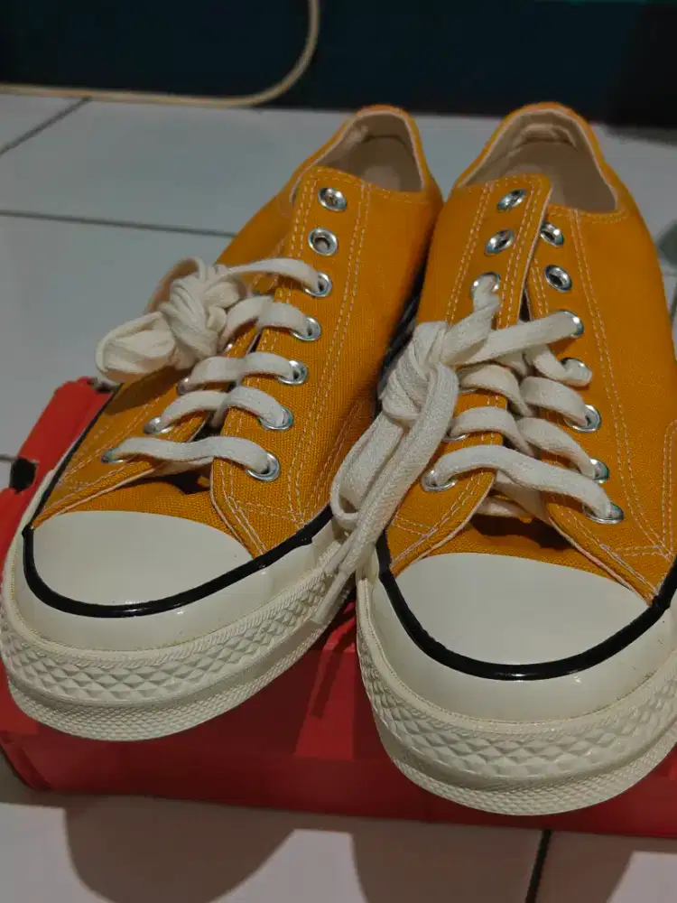 Sepatu converse ori