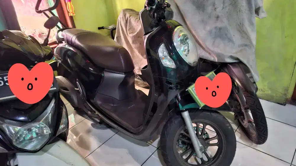 SCOOPY PRESTIGE HITAM 2023