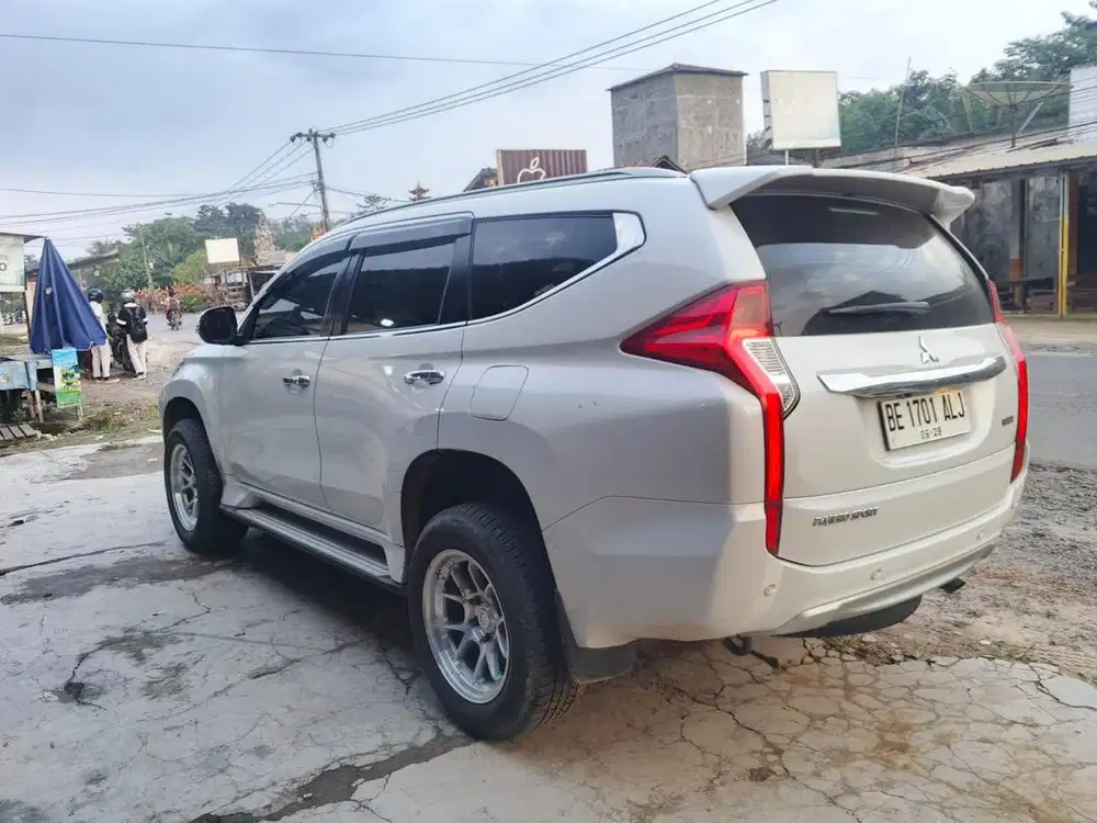 Dijual  santai mobil seken pajero dakar 2018 4x2 solar AT