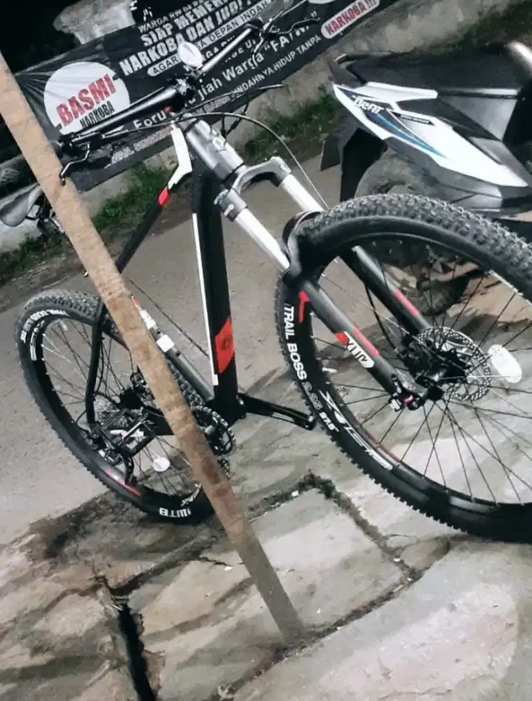 Di jual Speda poligon xtrada 7