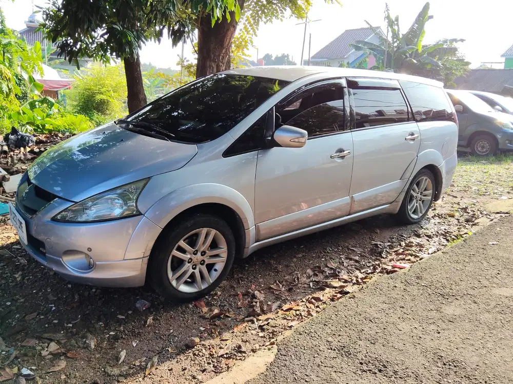 Mitsubishi Grandis 2008 Bensin