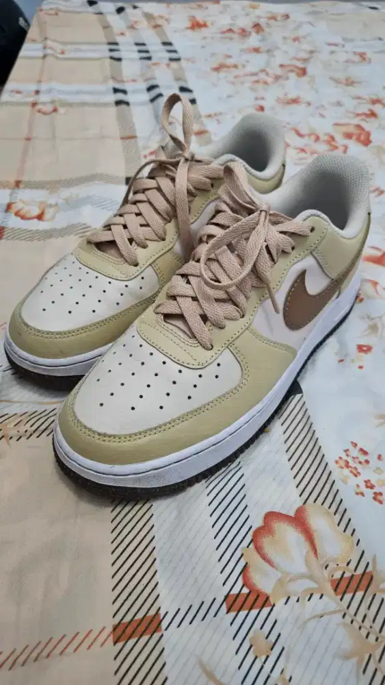 SEPATU NIKE AIR FORCE LV8 PEARL WHITE