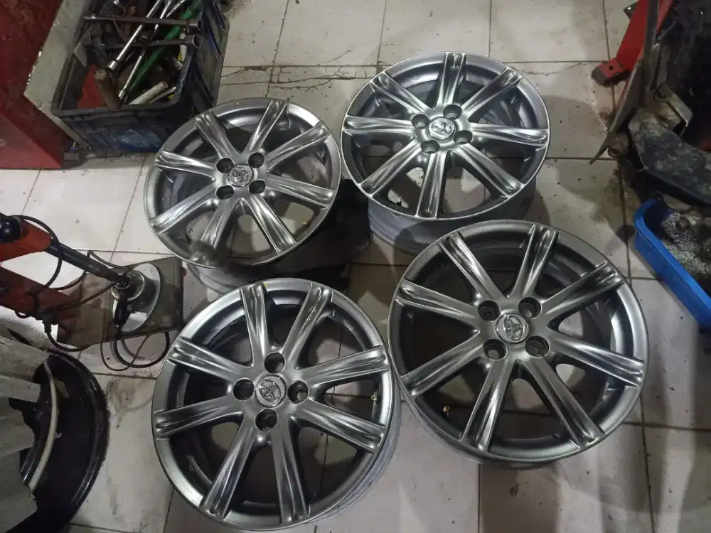 OEM  Yaris ring 16