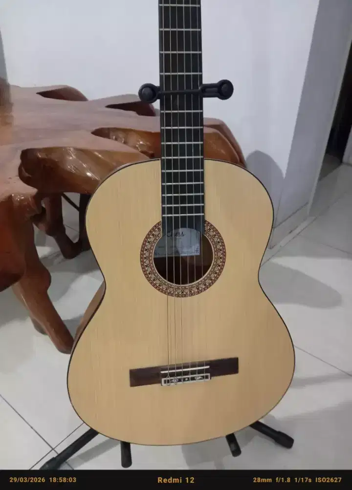 Akustik gitar chess clasik
