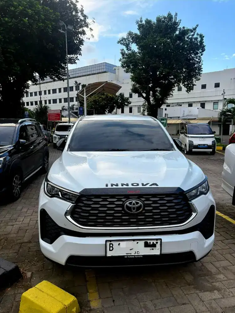 Toyota kijang ZENIX V GASOLINE PREMIUM COLOUR KM 5000