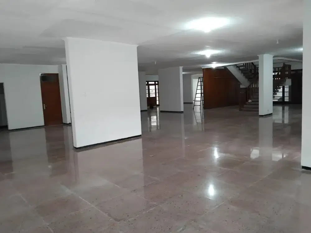 Rumah hoek Danau Sunter ex kantor 1152m 2 lantai, murah, parkir luas