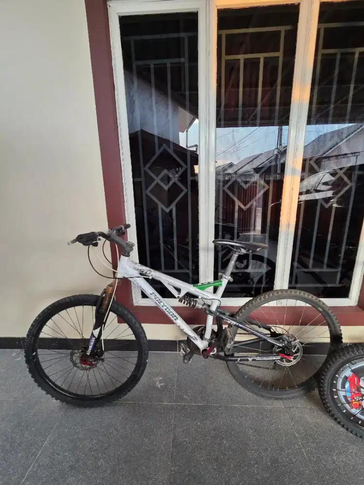 Sepeda Polygon Putih Dewasa