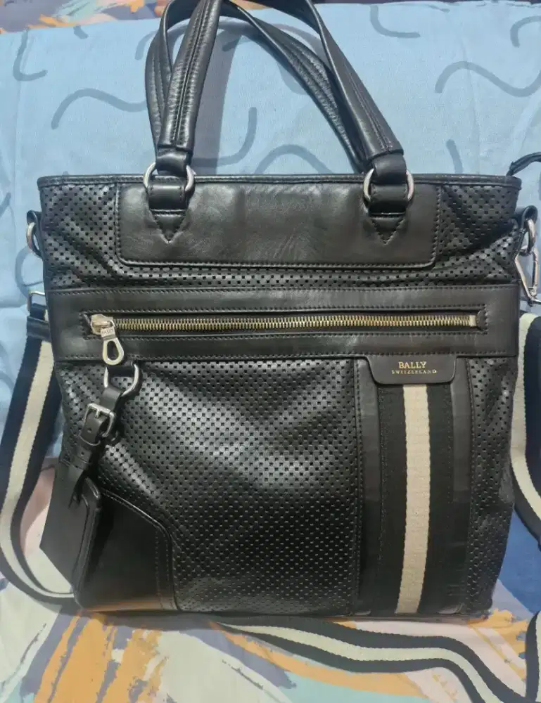 Preloved tas selempang bally kulit asli, kondisi mulus tinggal pakai