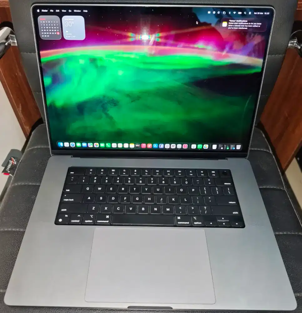 Macbook Pro 16 Inch M1 Pro 16GB / 1TB IBOX