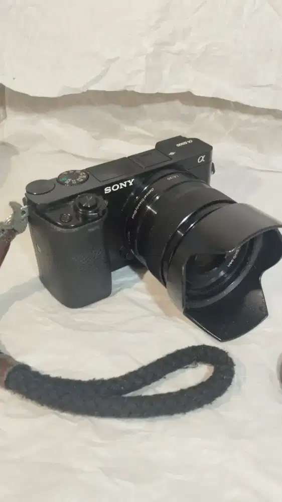 Sony Alpha A6000 + lensa sony 35mm