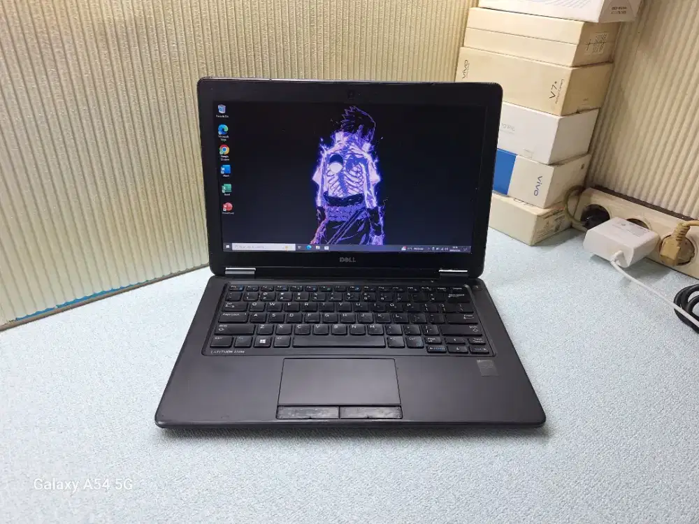 Jual laptop Dell latitude core i7, kondisi normal dan sudah siap pakai