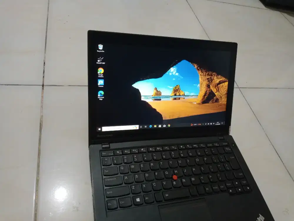 Laptop lenovo thinkpad x240 i5 ram 8 ssd 128 ngebut