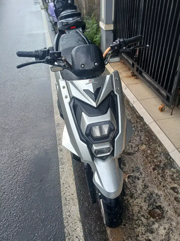 Motor listrik energik  m2 litium batrai