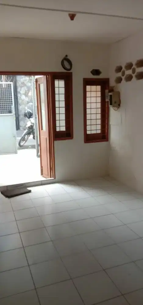 Disewakan Rumah Lokasi Strategis, Harga Bersahabat