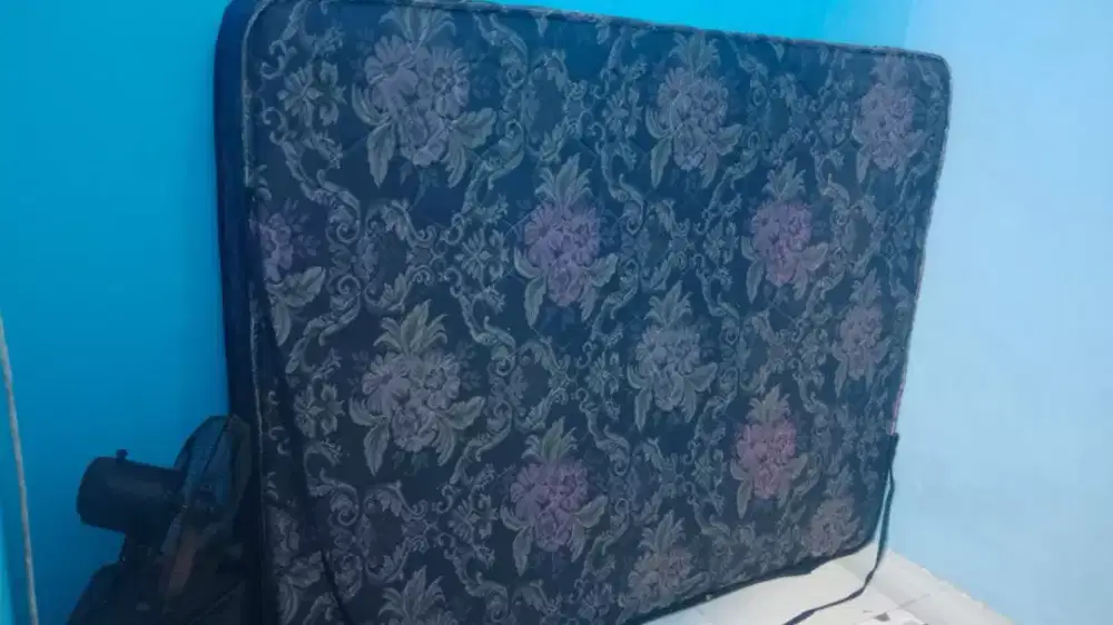 Kasur spring bed queen