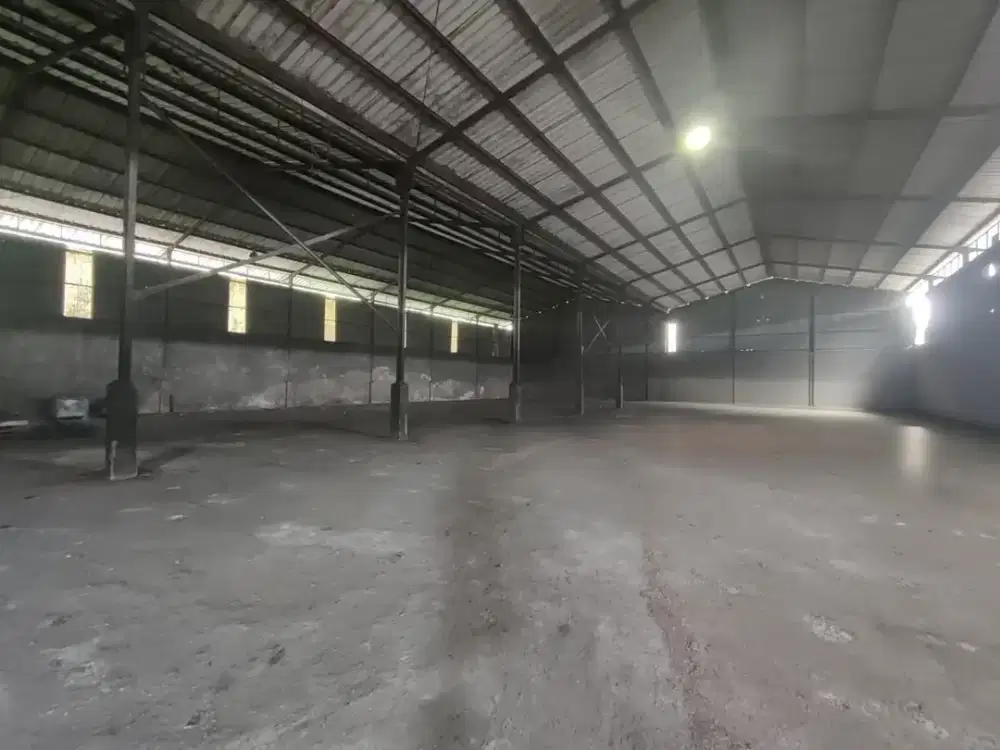 DISEWAKAN GUDANG 3070M2 TERMURAH-20 MENIT KE EXIT TOL LEGOK TANGERANG