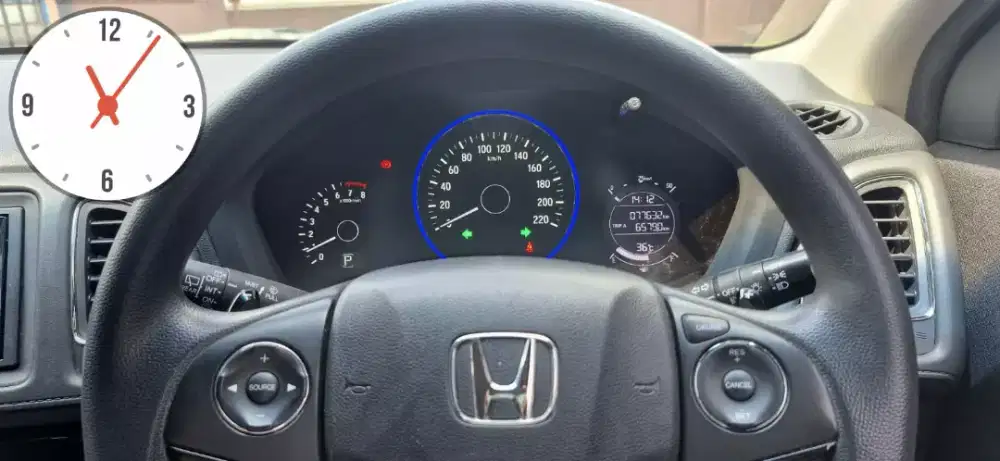 DIJUAL Mobil Bagus , Siapa Cepat dia Dapat. HRV E AT silver. Th 2016.