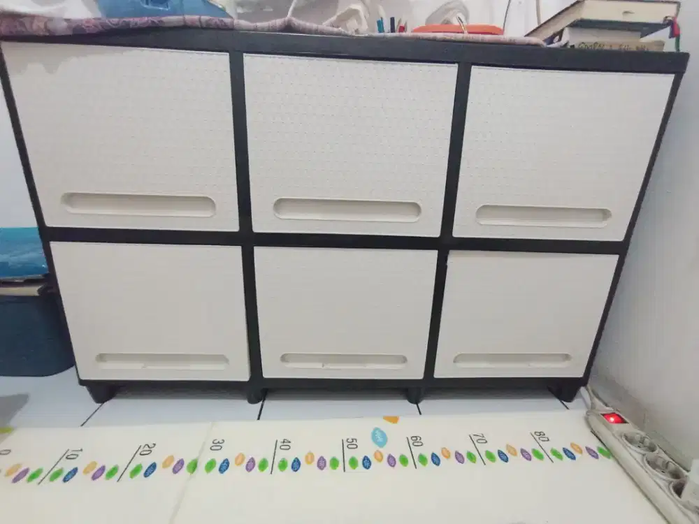 Dijual lemari 2 susun