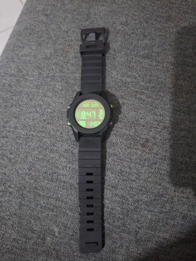 Nixon the unit Chrome