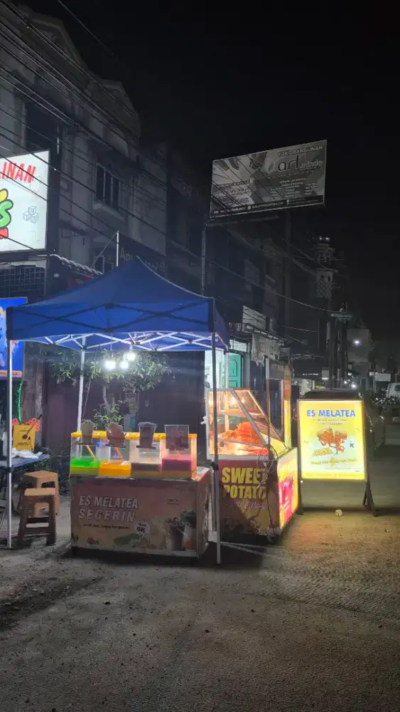 Di cari karyawati muslim jaga stand Minuman & makanan