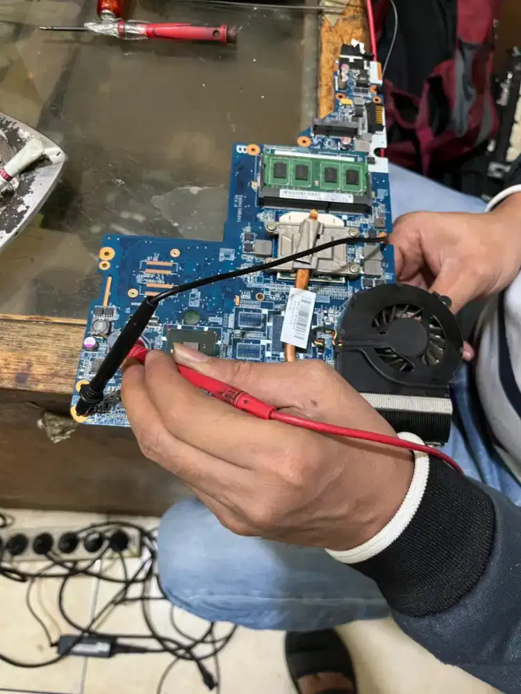 Service Laptop , printer dan Komputer