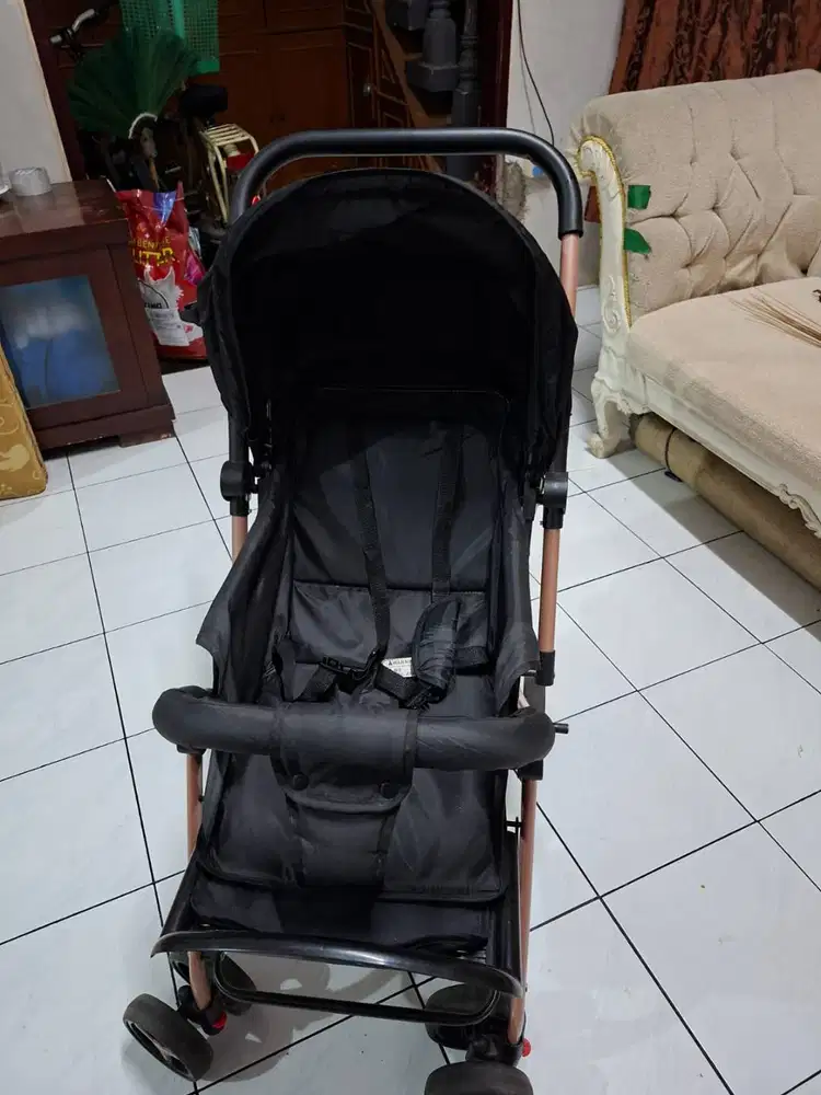 Mmflight Stroller anak hitam.