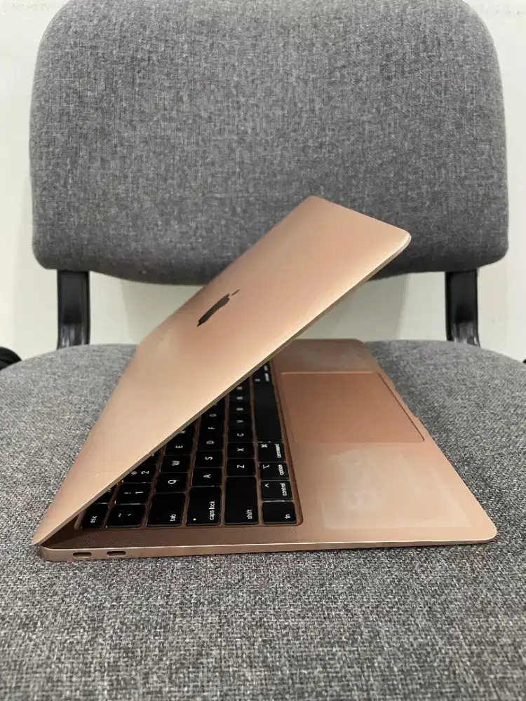 MacBook Air 2020 i3 16/256 GB