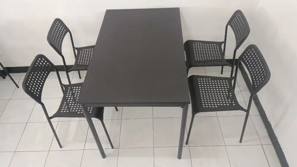 IKEA SANDSBERG Dining Set 4 Kursi | Modern Minimalis, Like New