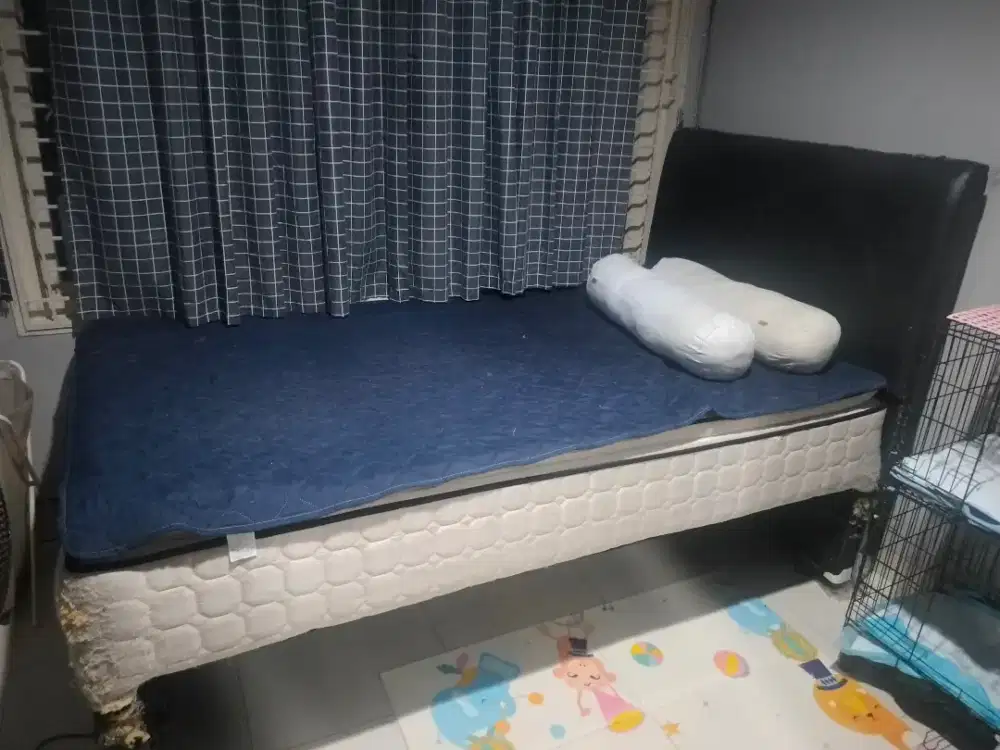 Tempat tidur singgel