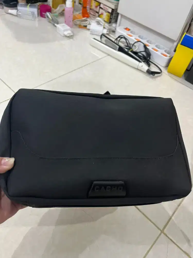 Dijual tas selempang pria bisa jadi handbag atau clutch dalamnya luas