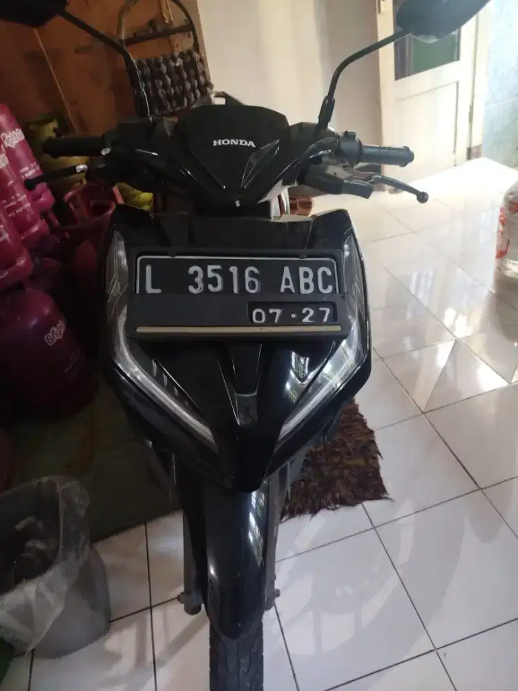 Vario 125cc warna hitam