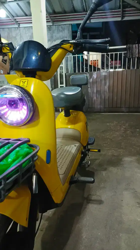 SEPEDA LISTRIK U-WINFLY R7