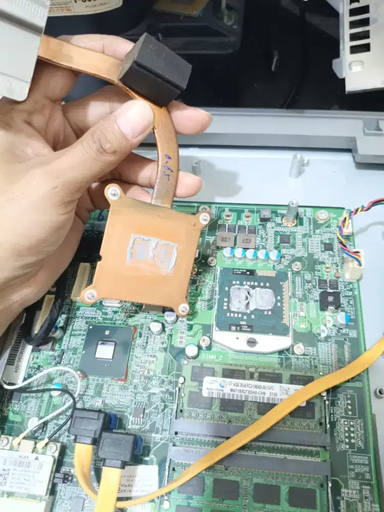 Service laptop dan komputer