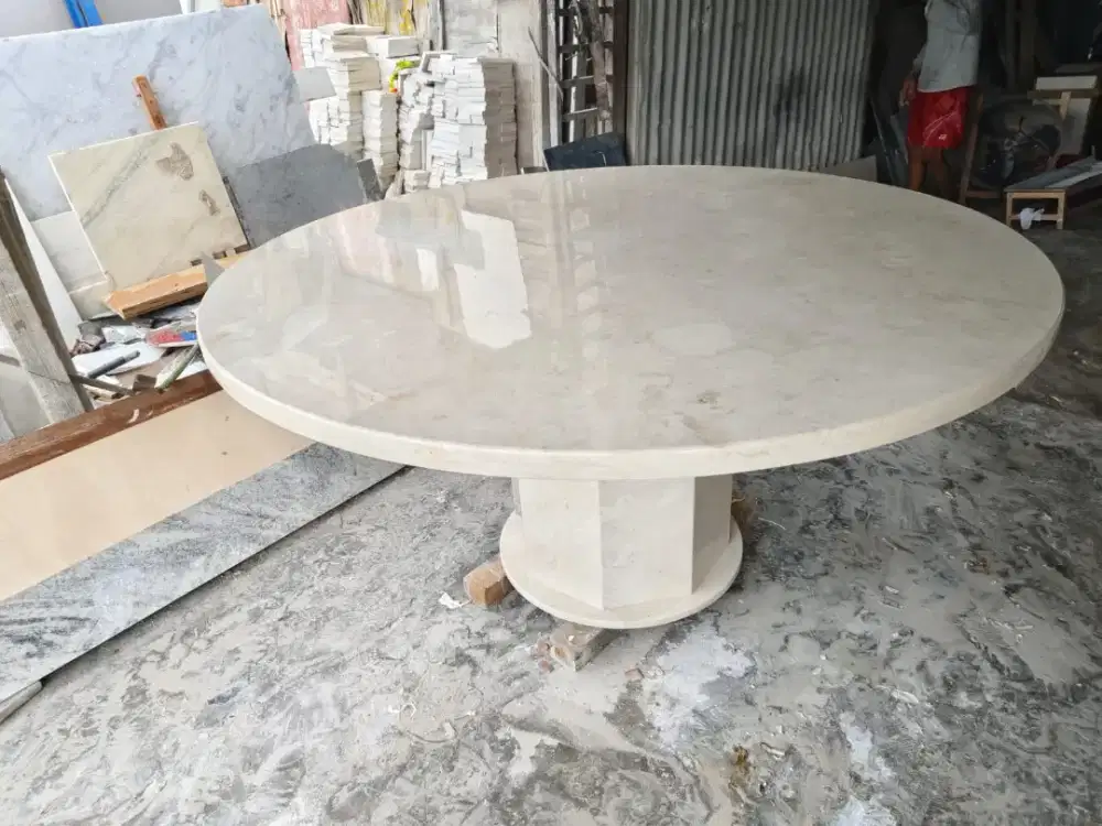 Meja makan marmer bulat