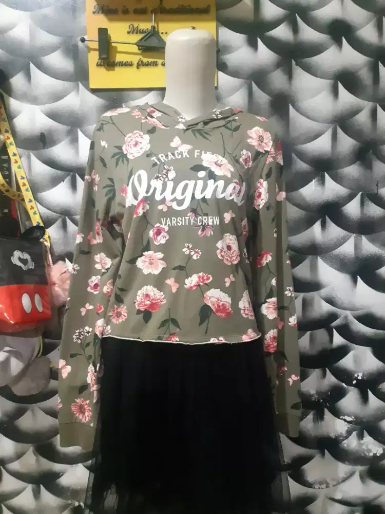 H&M Crop top hoodie bunga preloved tjap karoeng